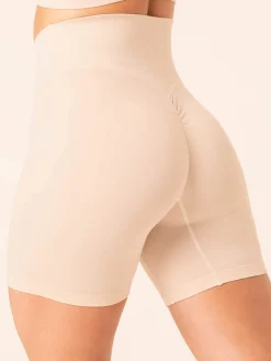 Focus Scrunch Seamless Shorts