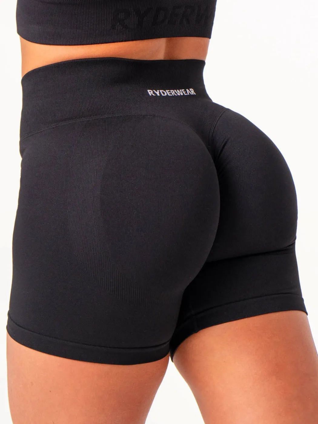 Lift Scrunch Shorts