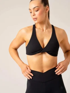 Momentum Twist Sports Bra